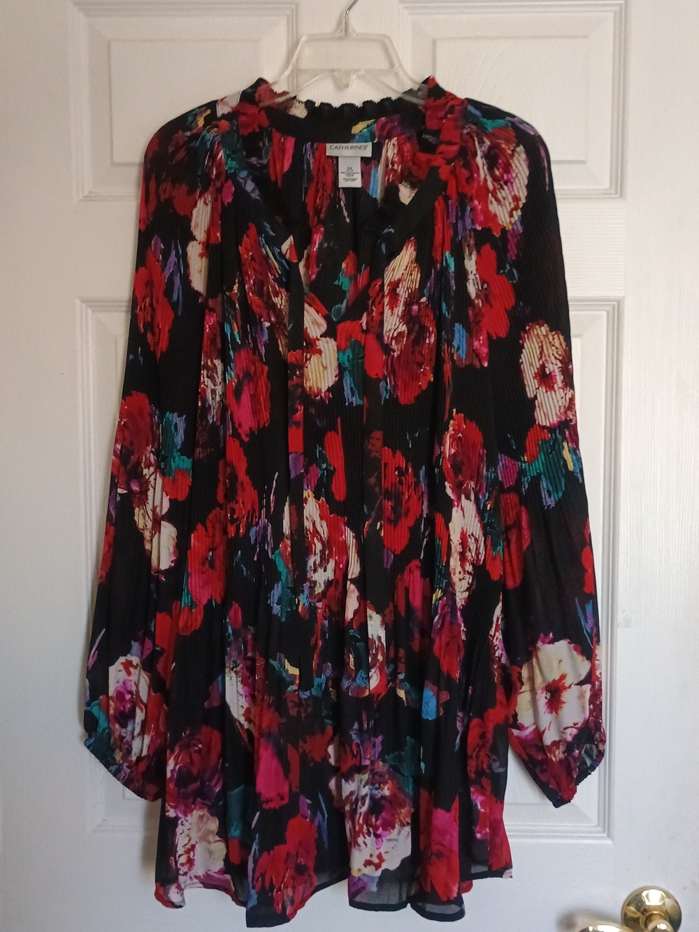 EUC Catherine's Women's Black Floral Pleated Long-Sleeve Top Size 5X